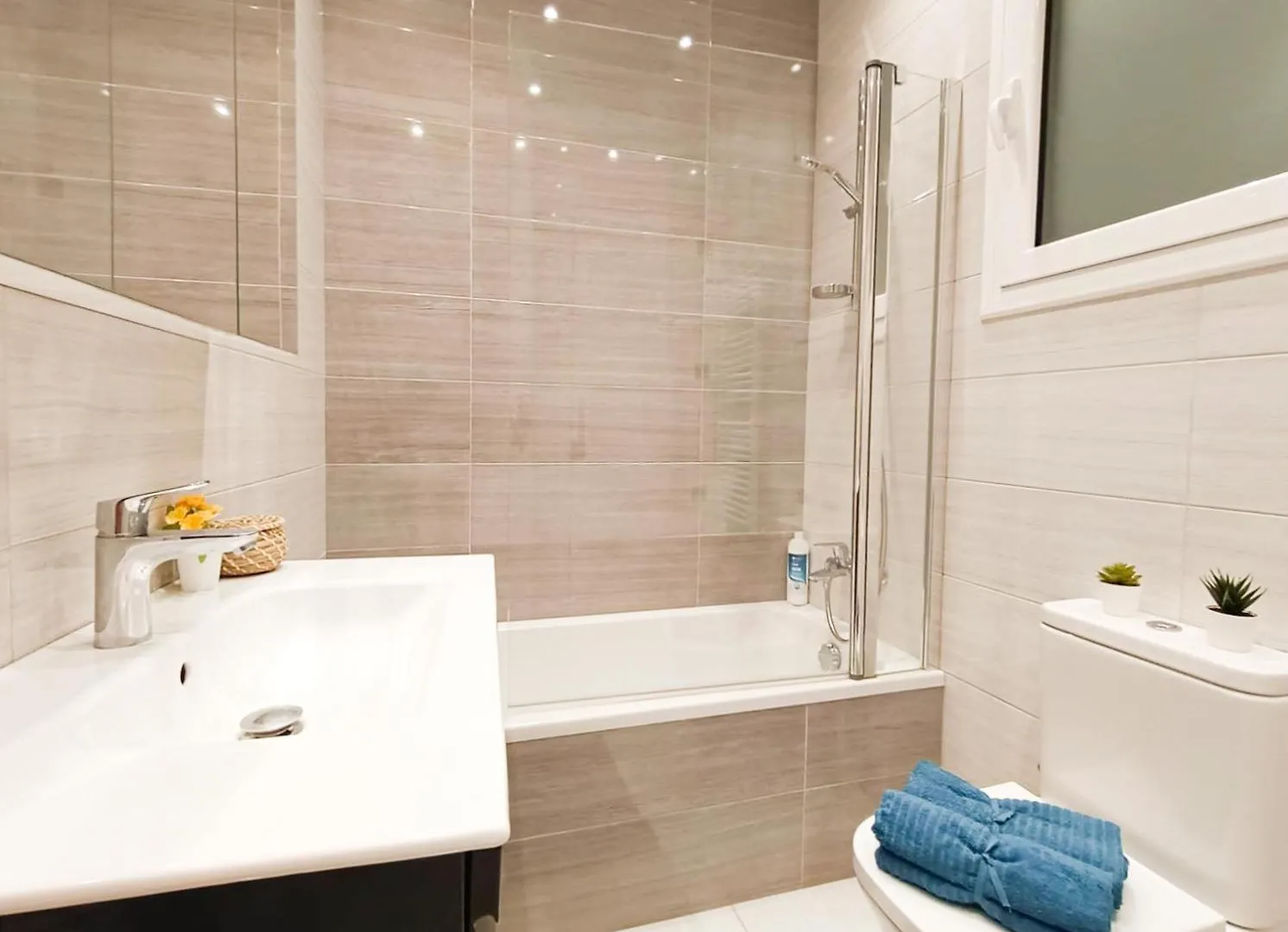 برشلونة Private Rooms Next Liceu بيت شباب