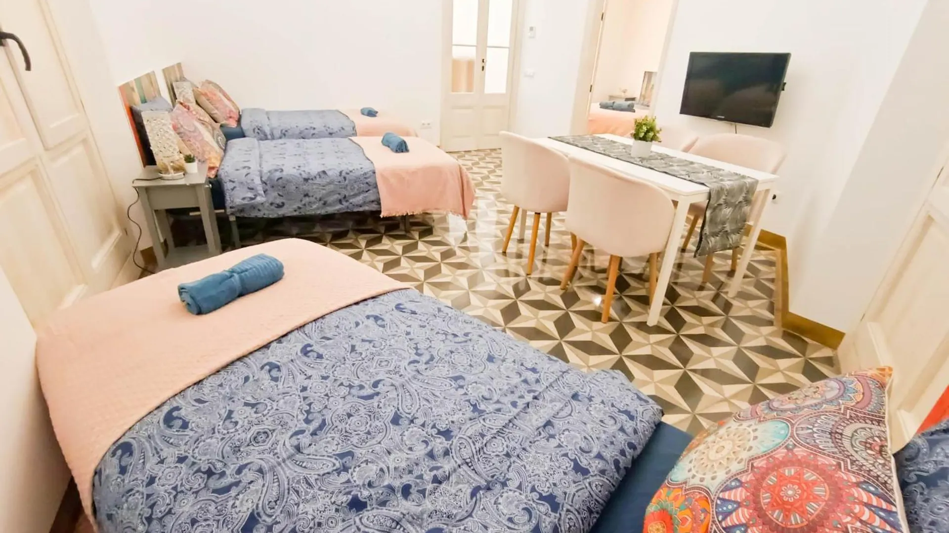 برشلونة Private Rooms Next Liceu 0*,  إسبانيا