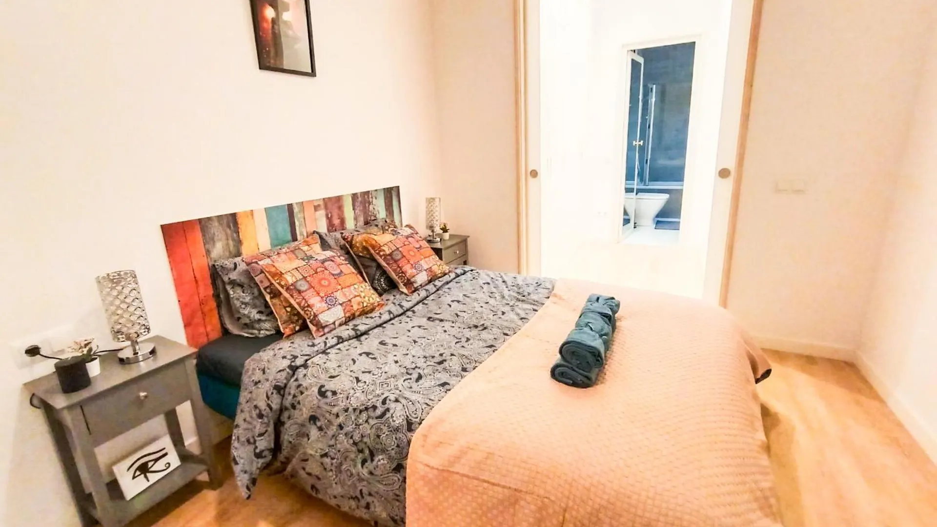 Private Rooms Next Liceu Barcelona Hostel