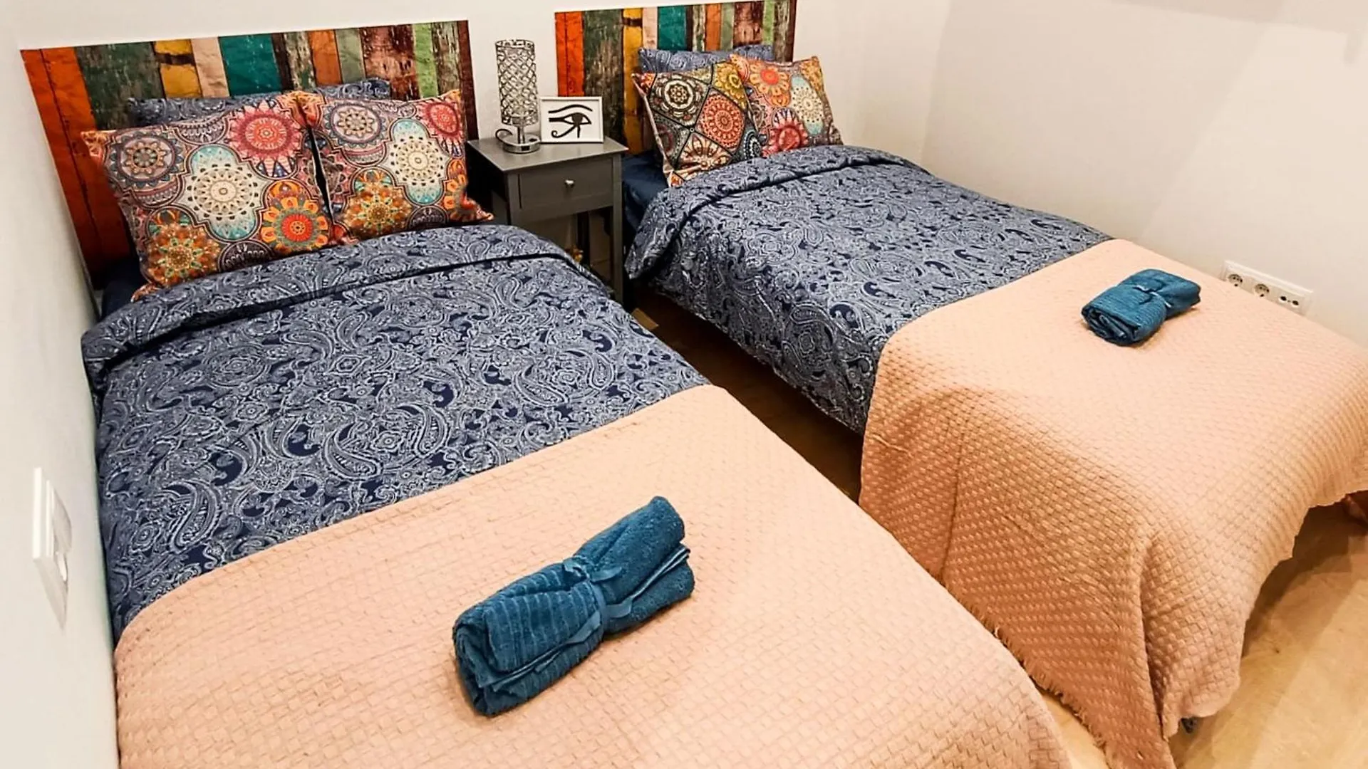 Private Rooms Next Liceu Barcelona
