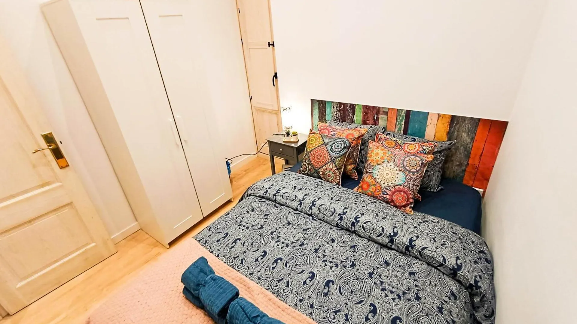 Hostel Private Rooms Next Liceu Barcelona Spain